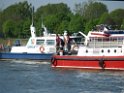 Motor Segelboot mit Motorschaden trieb gegen Alte Liebe bei Koeln Rodenkirchen P025
